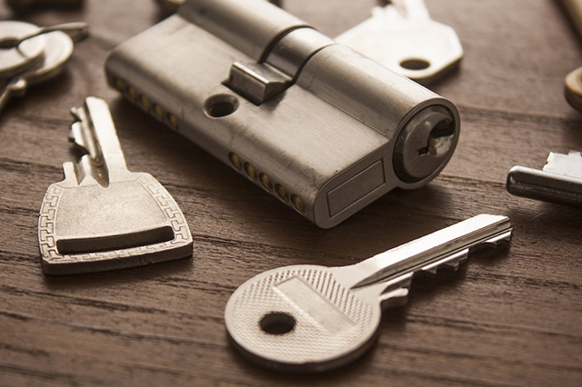 Mukilteo residential locksmith offering smart lock and key service